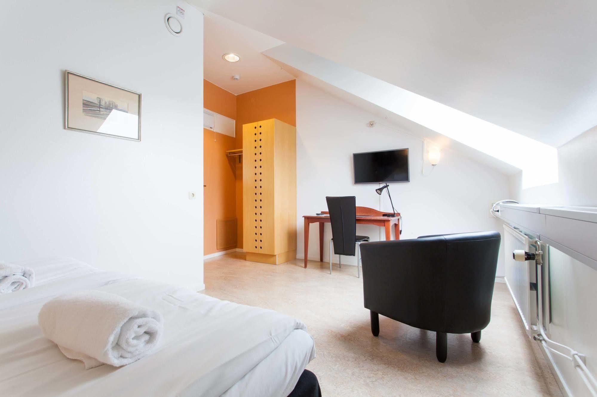 Pronova Hotell & Vandrarhem Norrköping Buitenkant foto
